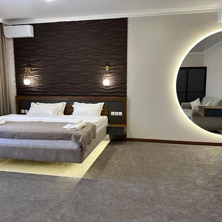טרז Grand Way Hotel מראה חיצוני תמונה
