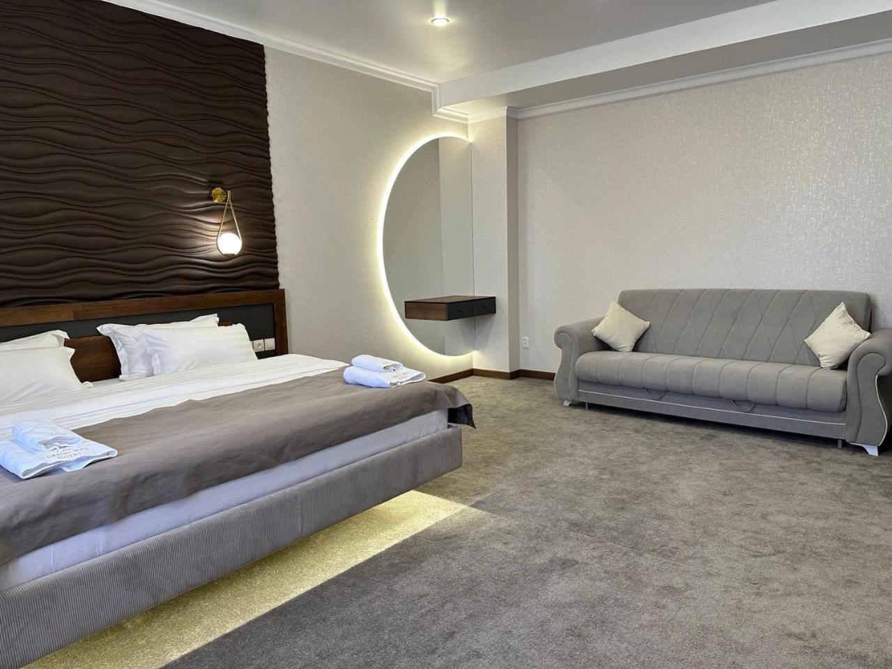 טרז Grand Way Hotel מראה חיצוני תמונה