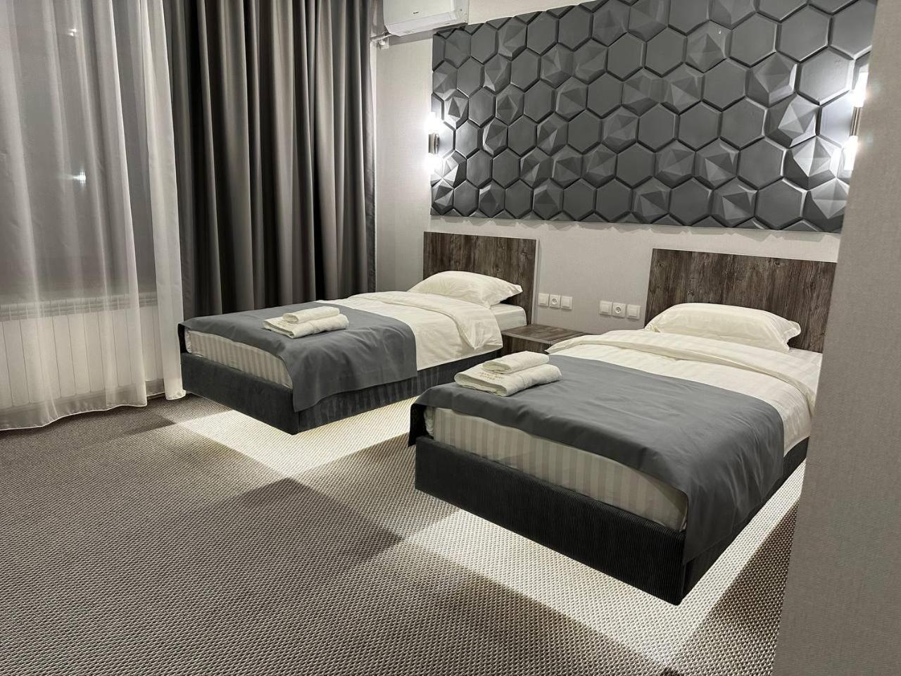 טרז Grand Way Hotel מראה חיצוני תמונה