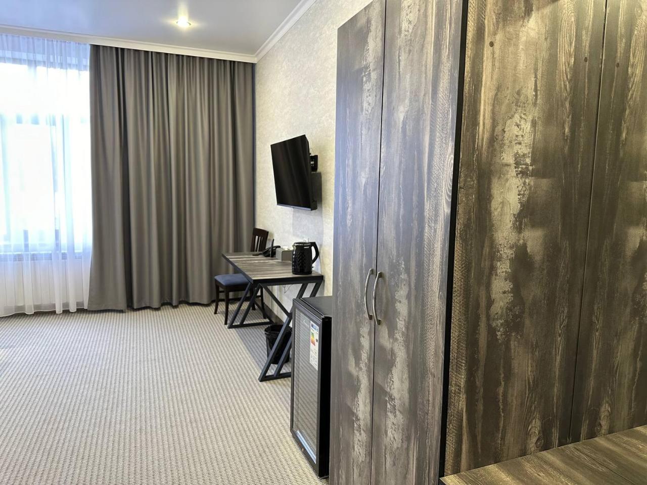 טרז Grand Way Hotel מראה חיצוני תמונה